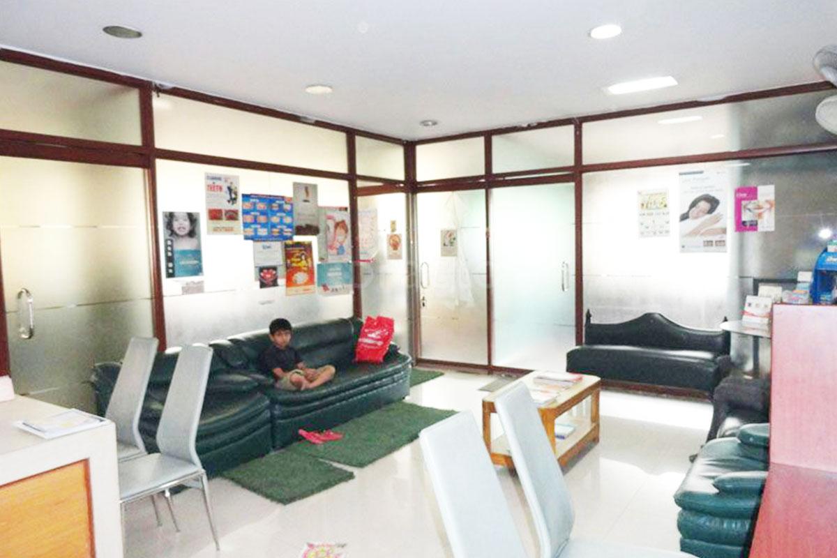 Waiting Area at 32 Diamonds Dental Clinic Vaishali Ghaziabad