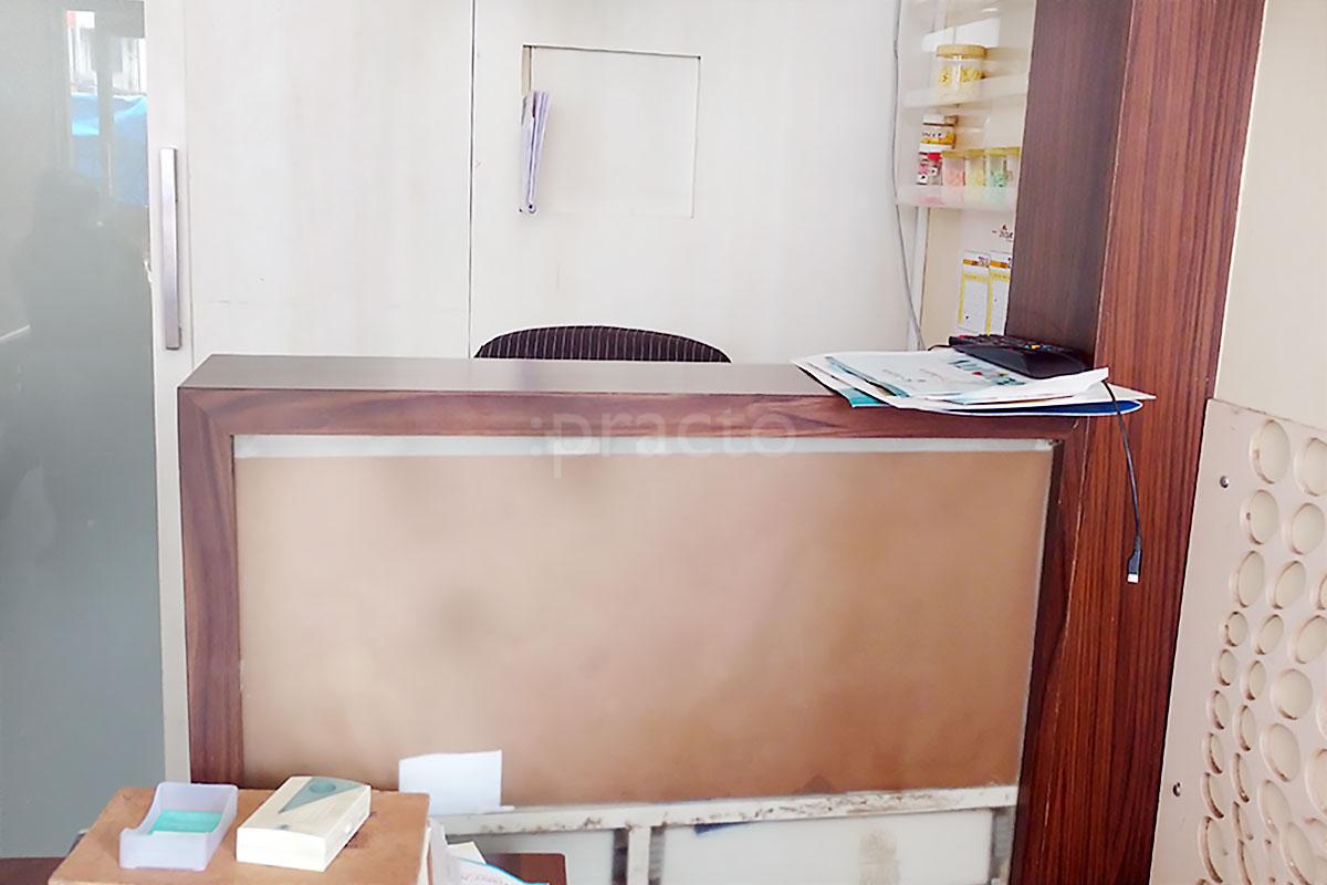 Reception at 32 Happy Teeth Dental Clinic Andheri East Mumbai