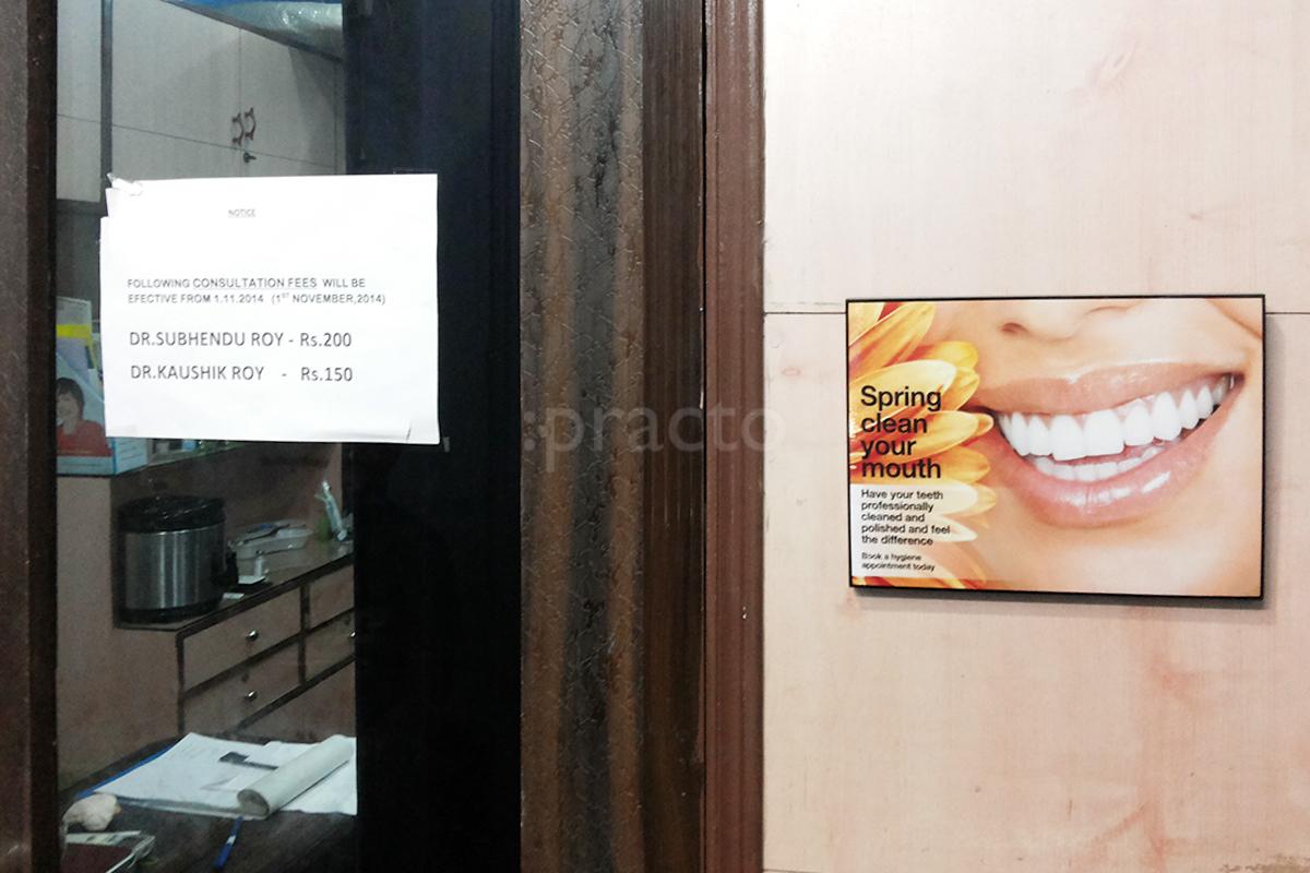 Entrance at 32 Pearls Dental  Clinic Girish Park Kolkata