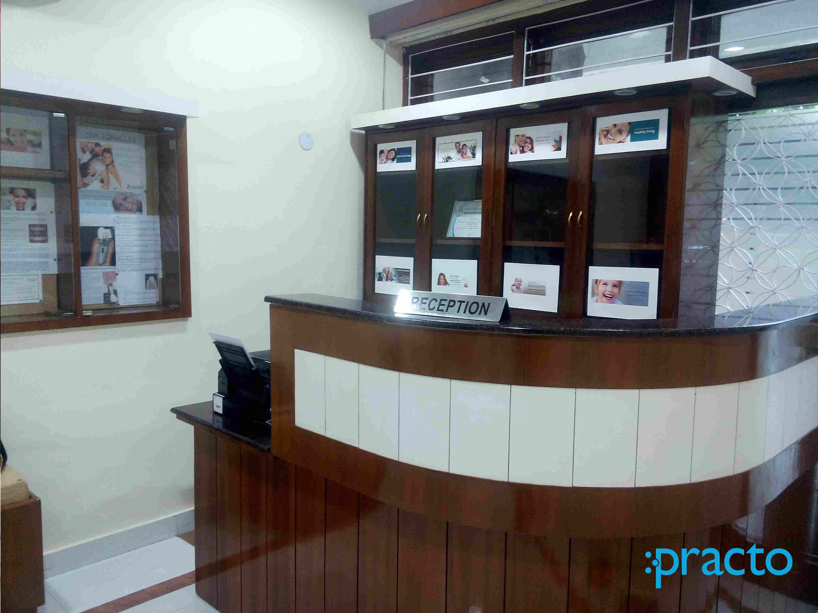 Reception at Smileoracles Multispeciality Dental Clinics Greater Kailash Part 2 Delhi