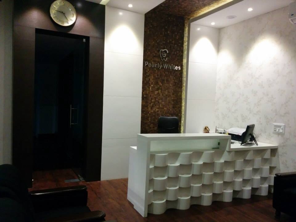 Reception at Pearly Whites Dental Clinic Elgin Kolkata