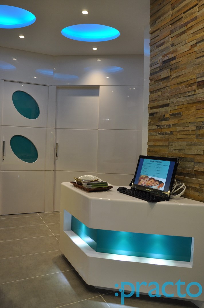 Reception at Dr. Shraddha's Microdentistry Malad West Mumbai
