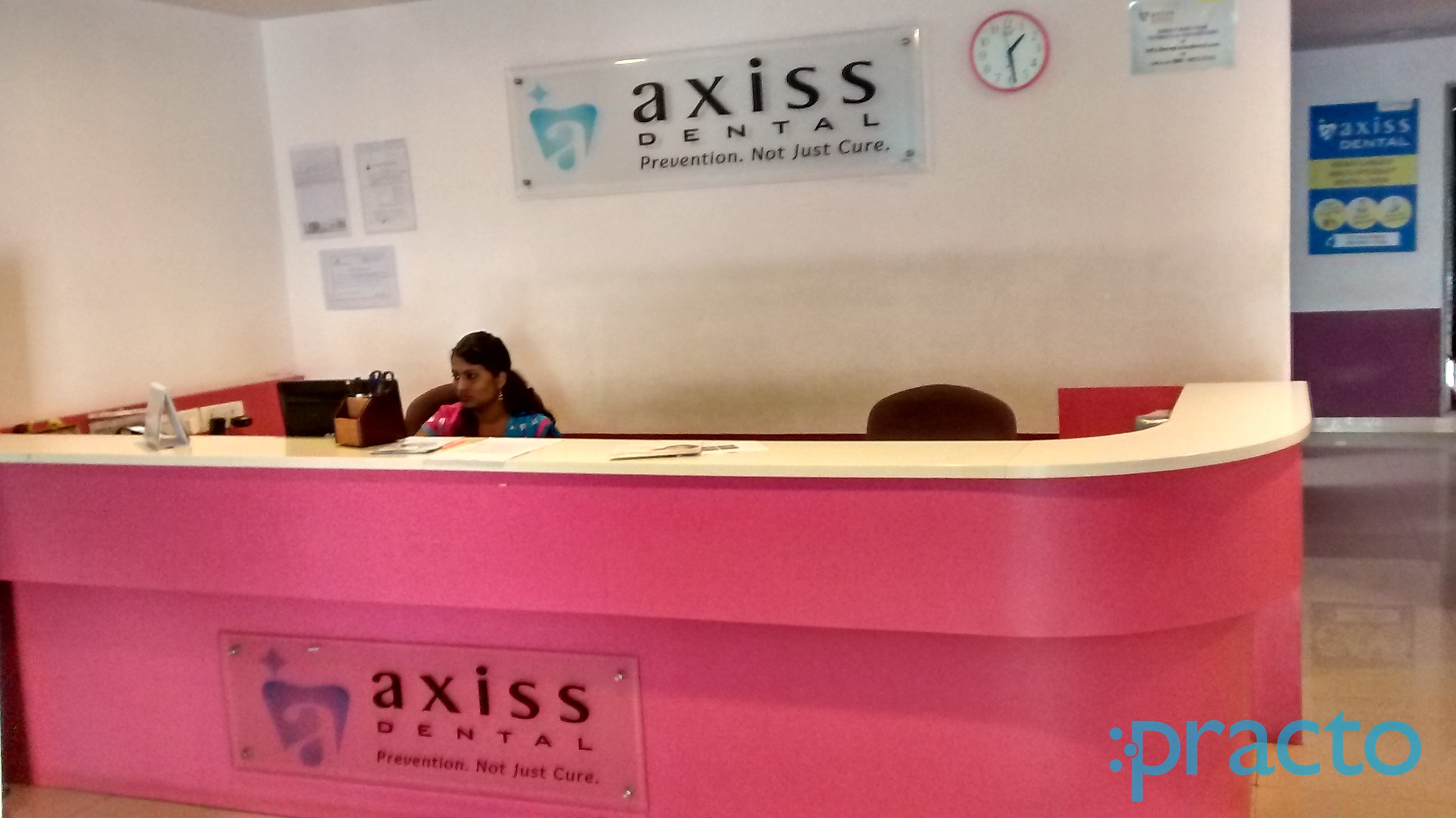 Reception at Axiss Dental Clinic Sanjay Nagar Bangalore