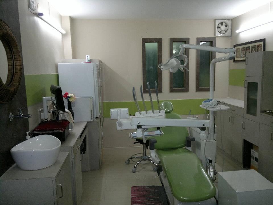 Ezhil Dental Clinic Saibaba Colony Coimbatore