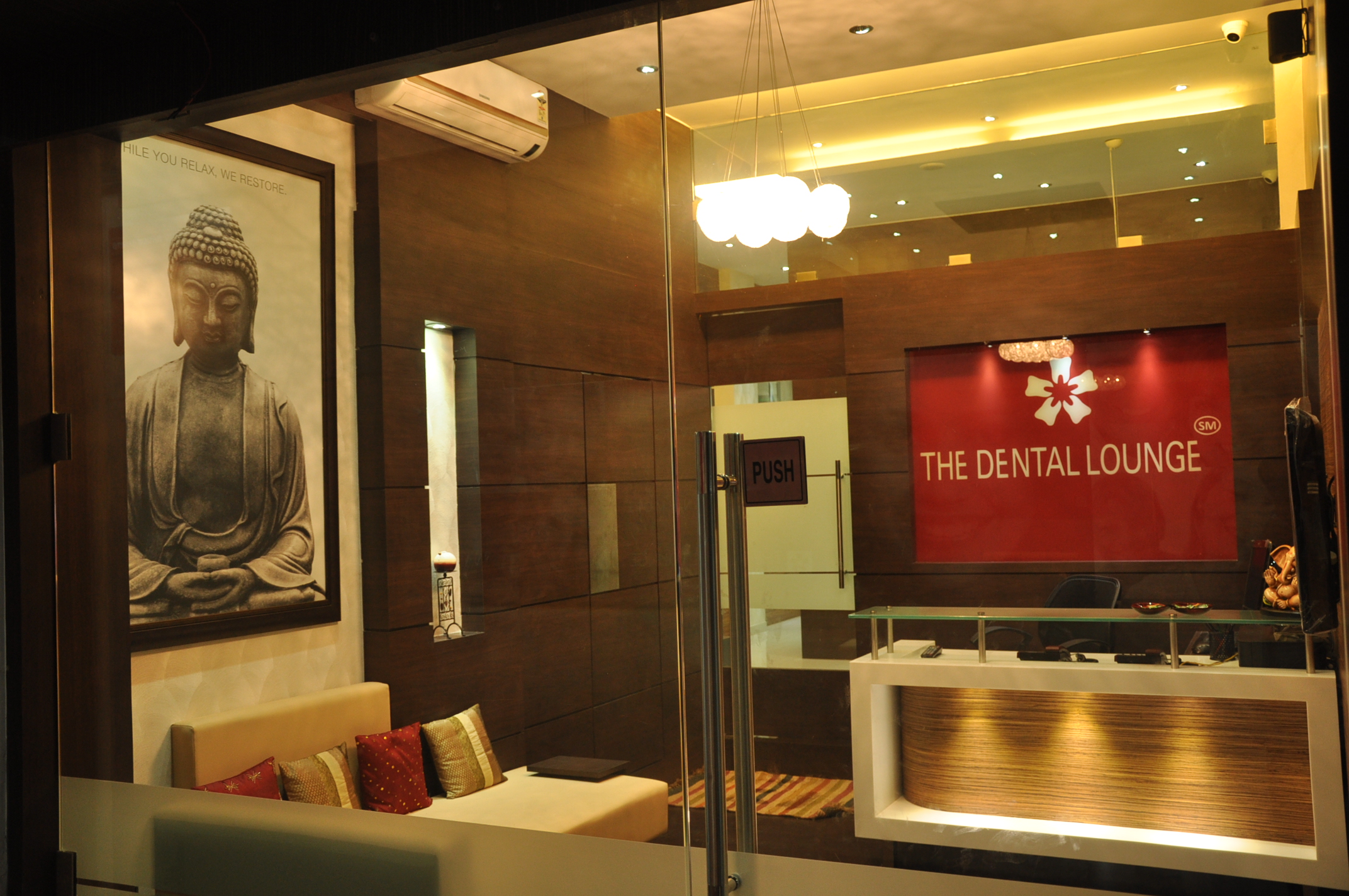 Reception at The Dental Lounge Oshiwara Mumbai