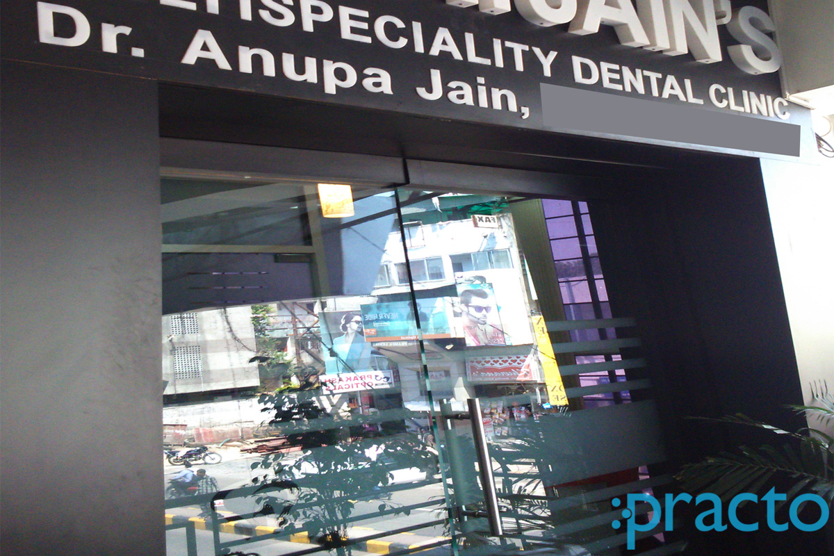 Entrance at Dr Jain's Multispeciality Dental Clinic Dharampeth Nagpur