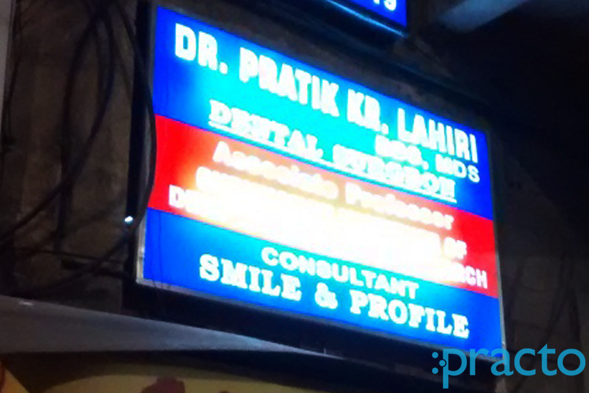 Entrance at Dr. Pratik's Dental Clinic Lake Gardens Kolkata