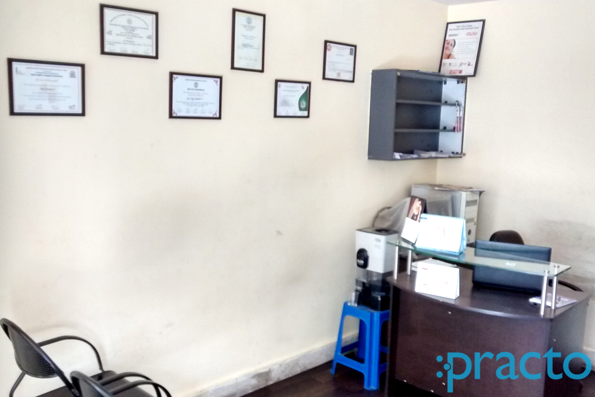 Reception at Dentakare- Multispciality Dental Hospital KPHB Hyderabad