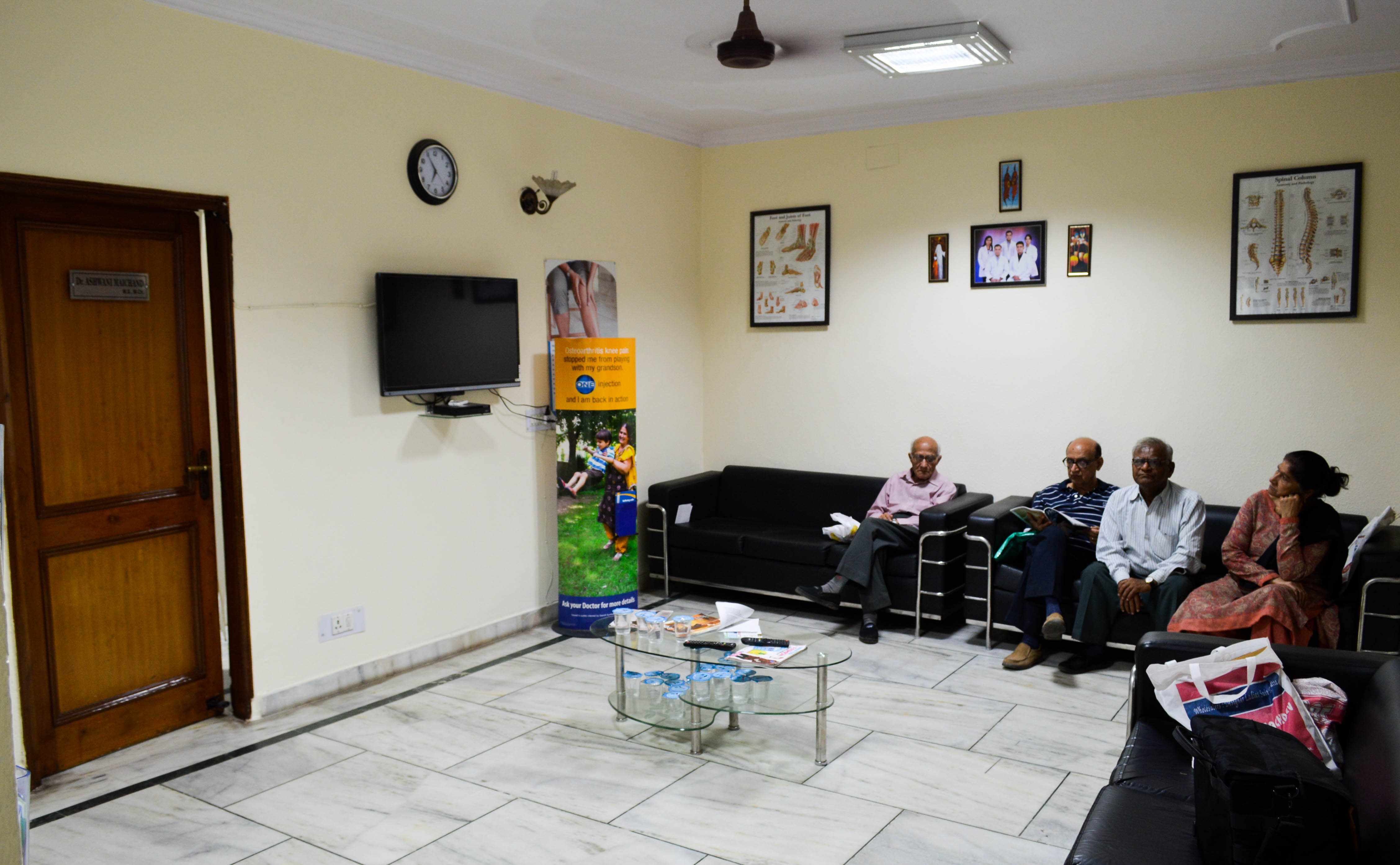 Waiting Area at Minomax Knee & Shoulder Clinic Patel Nagar West Delhi