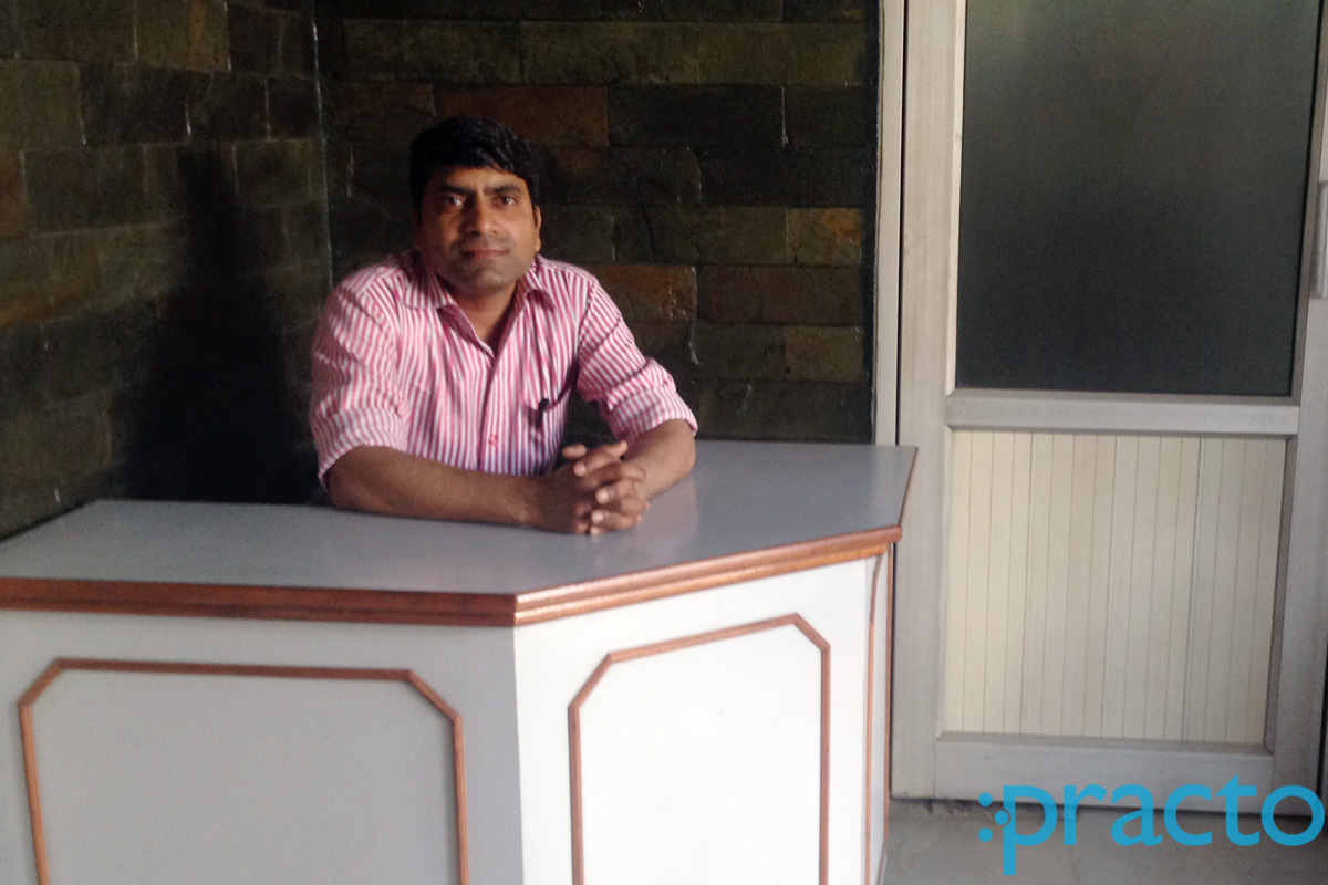 Reception at Dr. Praveen Jain's Clinic Mohanpuri Meerut