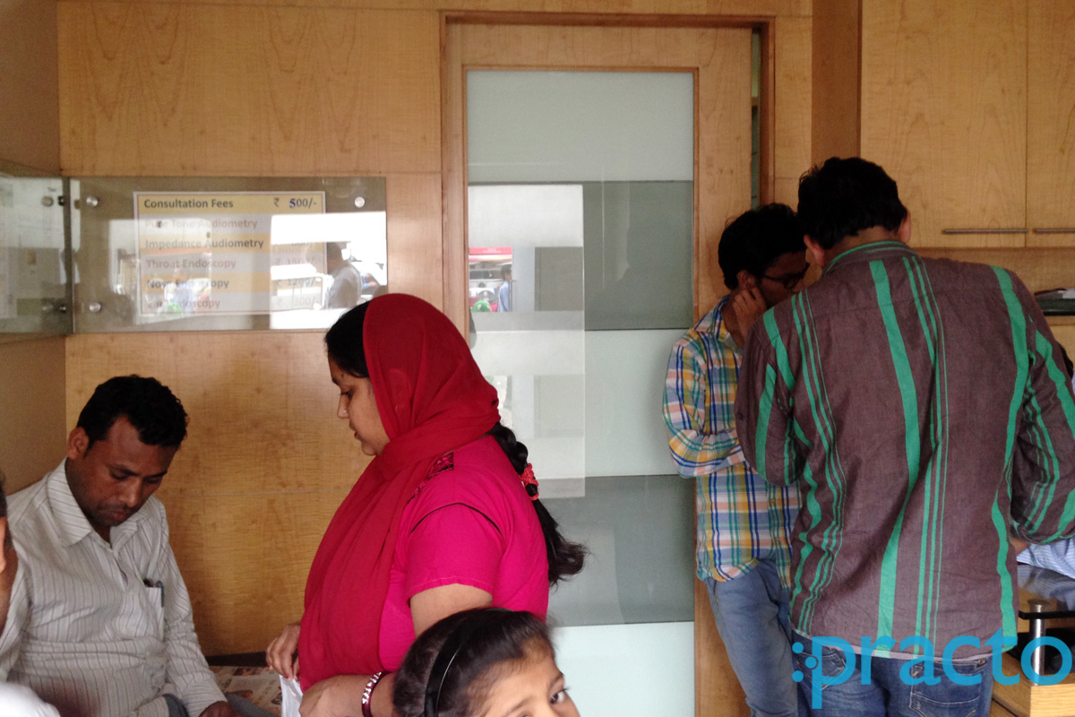 Reception at Dr. Puneet Bhargav's Clinic Jattiwara Meerut