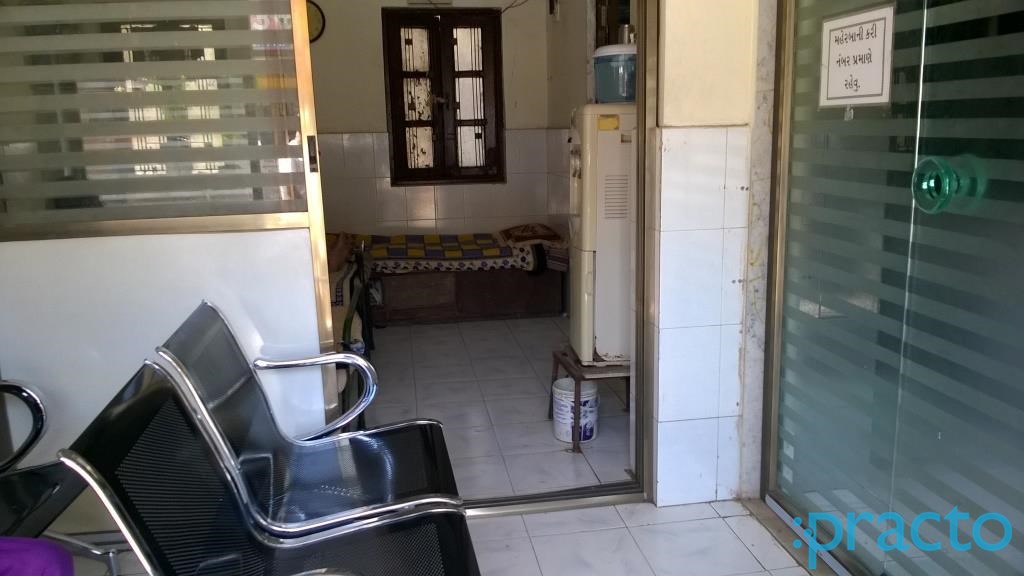 Waiting Area at Bhatt Poly Clinic Palanpur Nd Surat