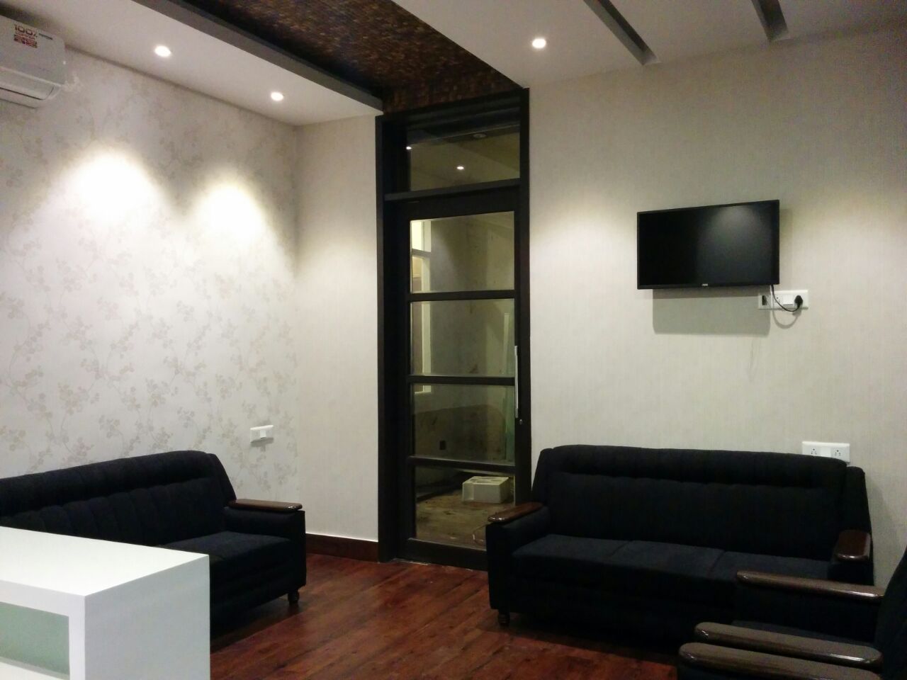 Waiting Area at Pearly Whites Dental Clinic Elgin Kolkata