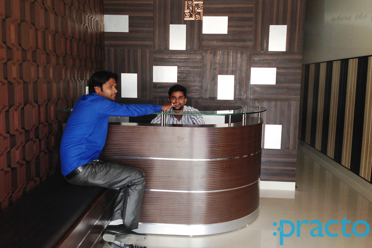 Reception at Arihant Mother and Child Clinic Devpuri Meerut