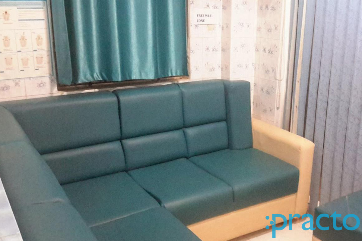Waiting Area at Sathish Kumar In Doctor Plaza Velachery Chennai