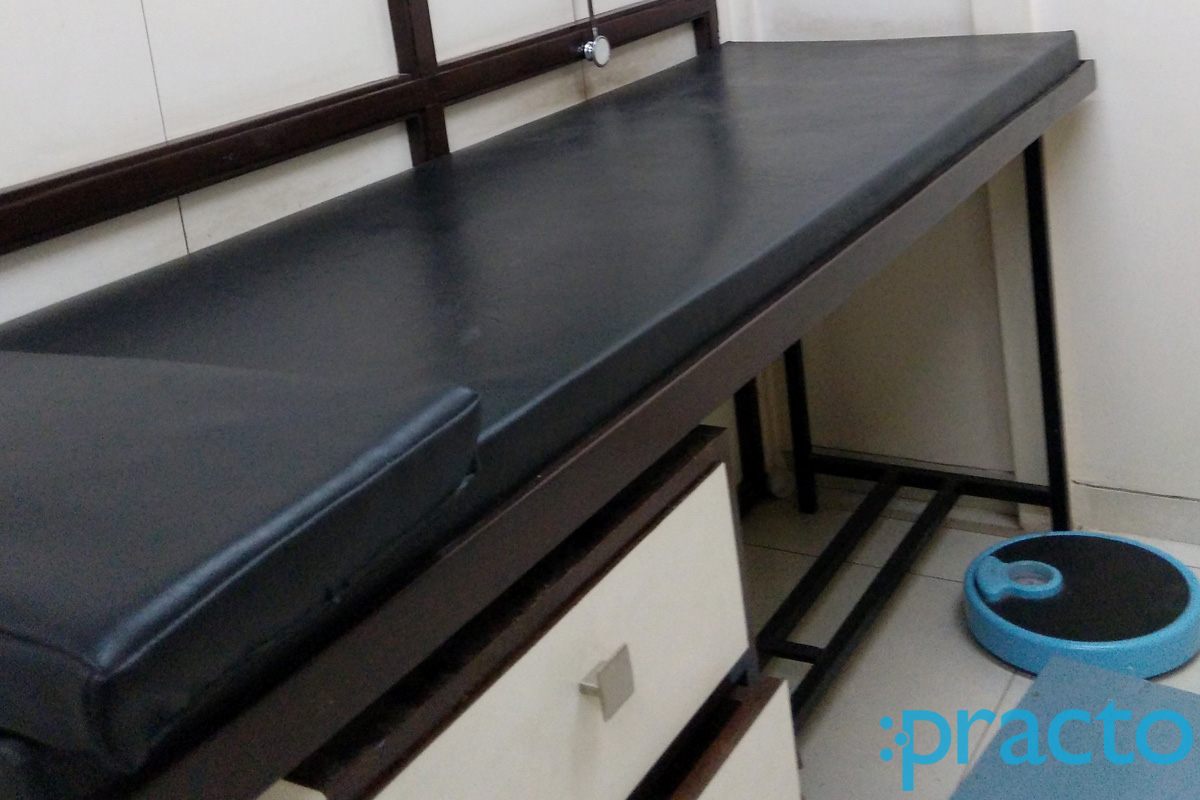 Gujar Clinic Bhandarkar Road Pune