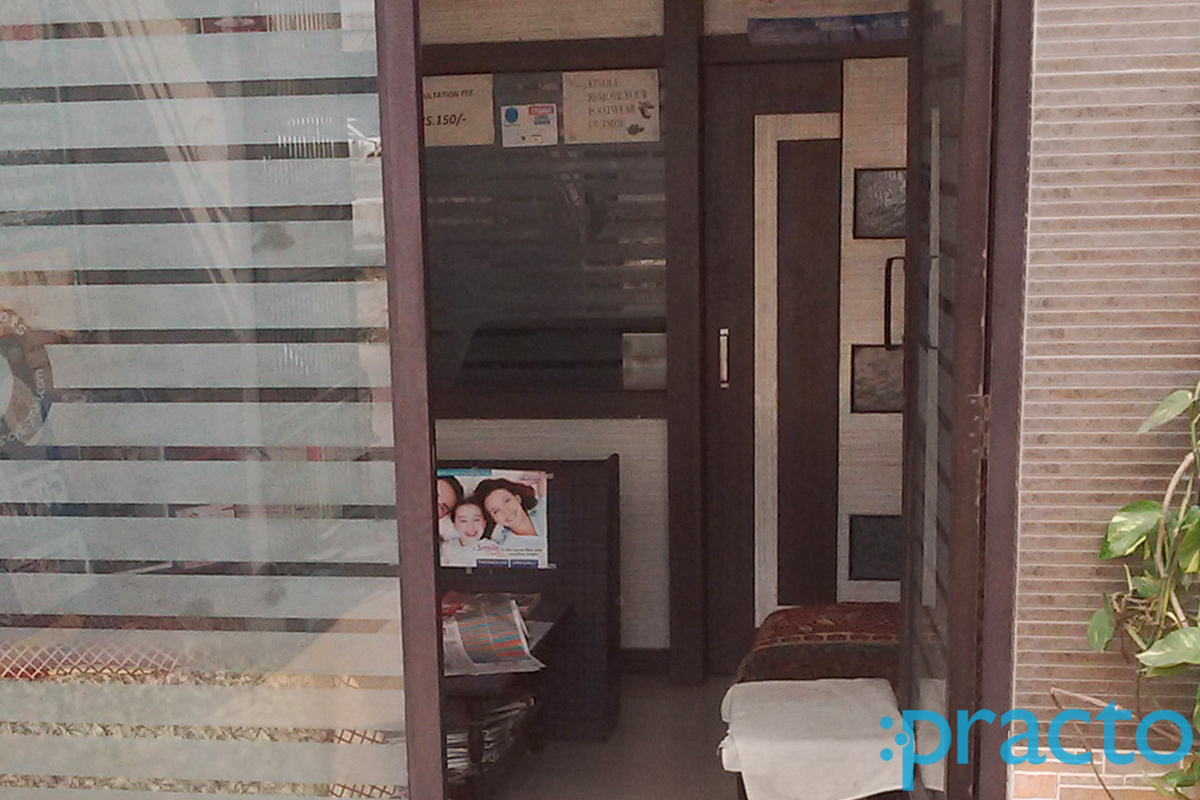 Entrance at Dental Clinic Roots Civil Line Agra