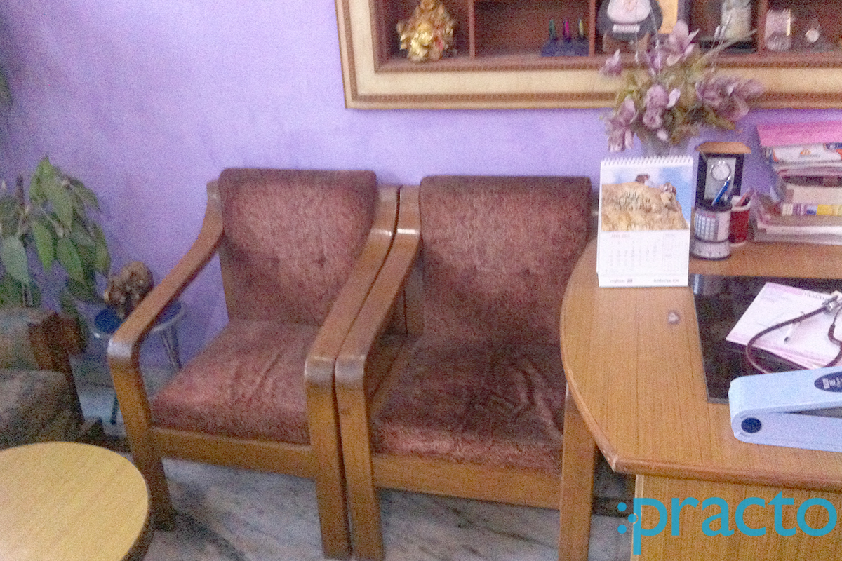 Waiting Area at Dr. Mukesh Agarwal Clinic Shahaganj Agra