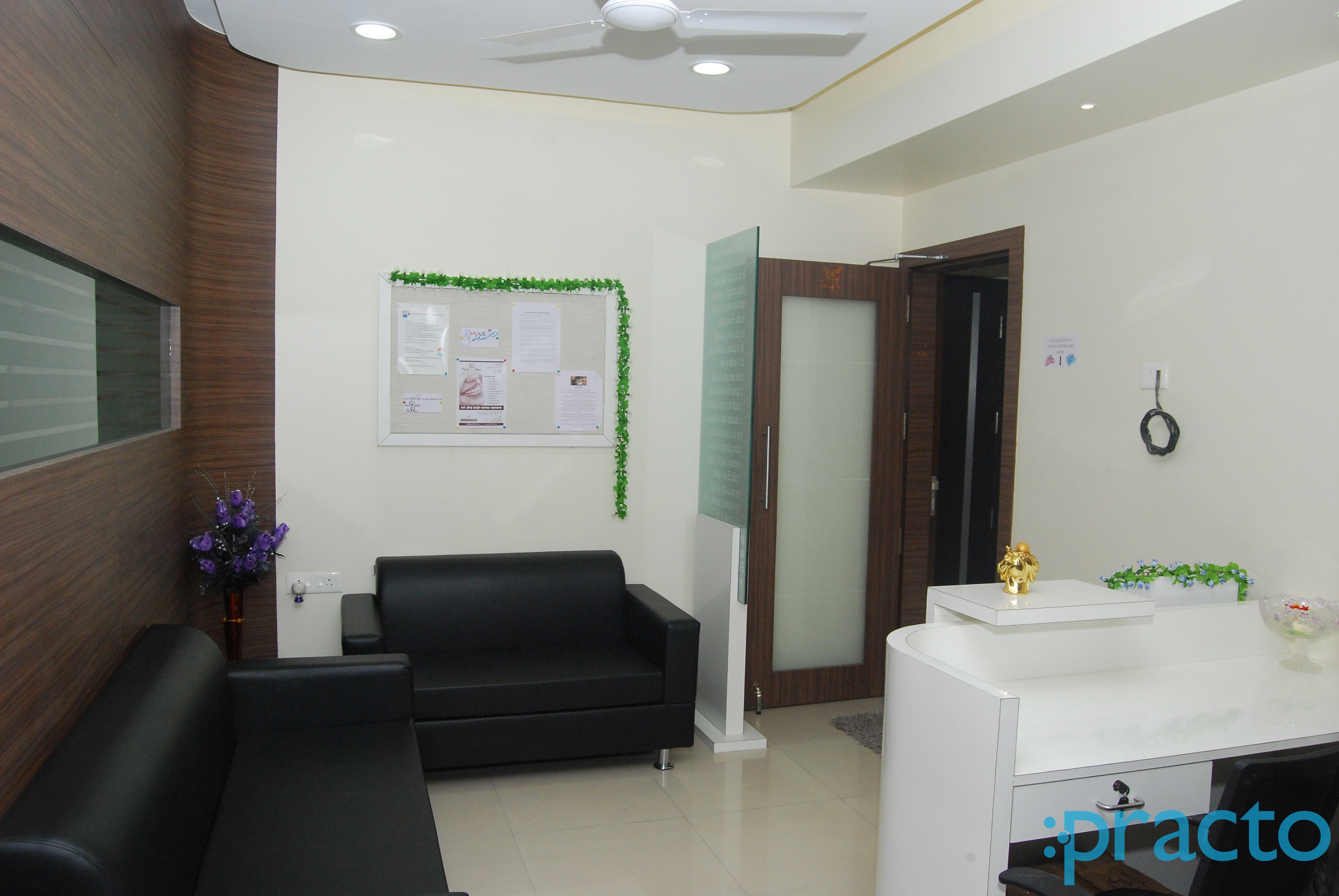 Reception at Pearl n Shine Dental Clinic Sadashiv Peth Pune