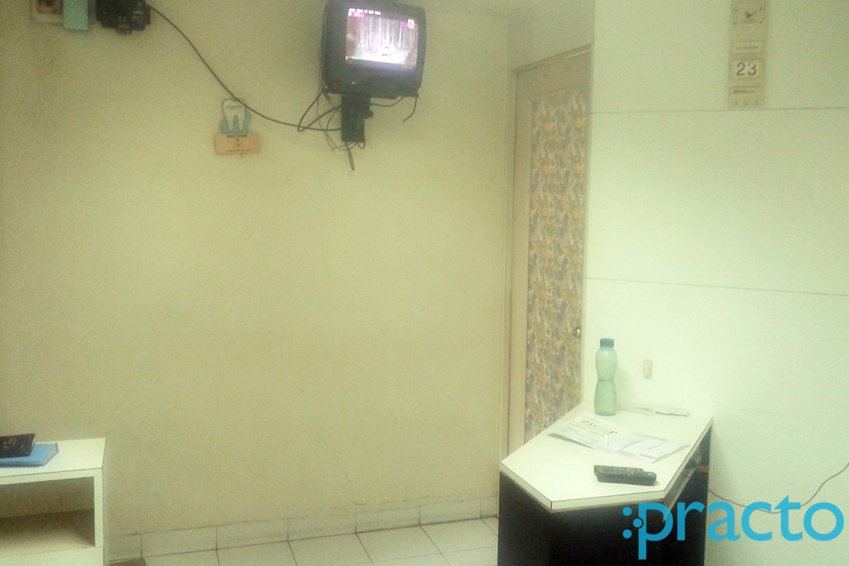 Reception at Dr. Satish Sanghavi Dental Clinic MG Road Nashik