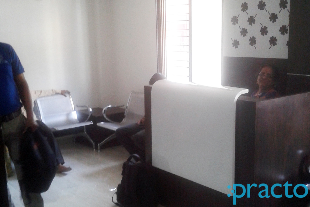 Reception at Dr. Shah Clinic MG Road Nashik