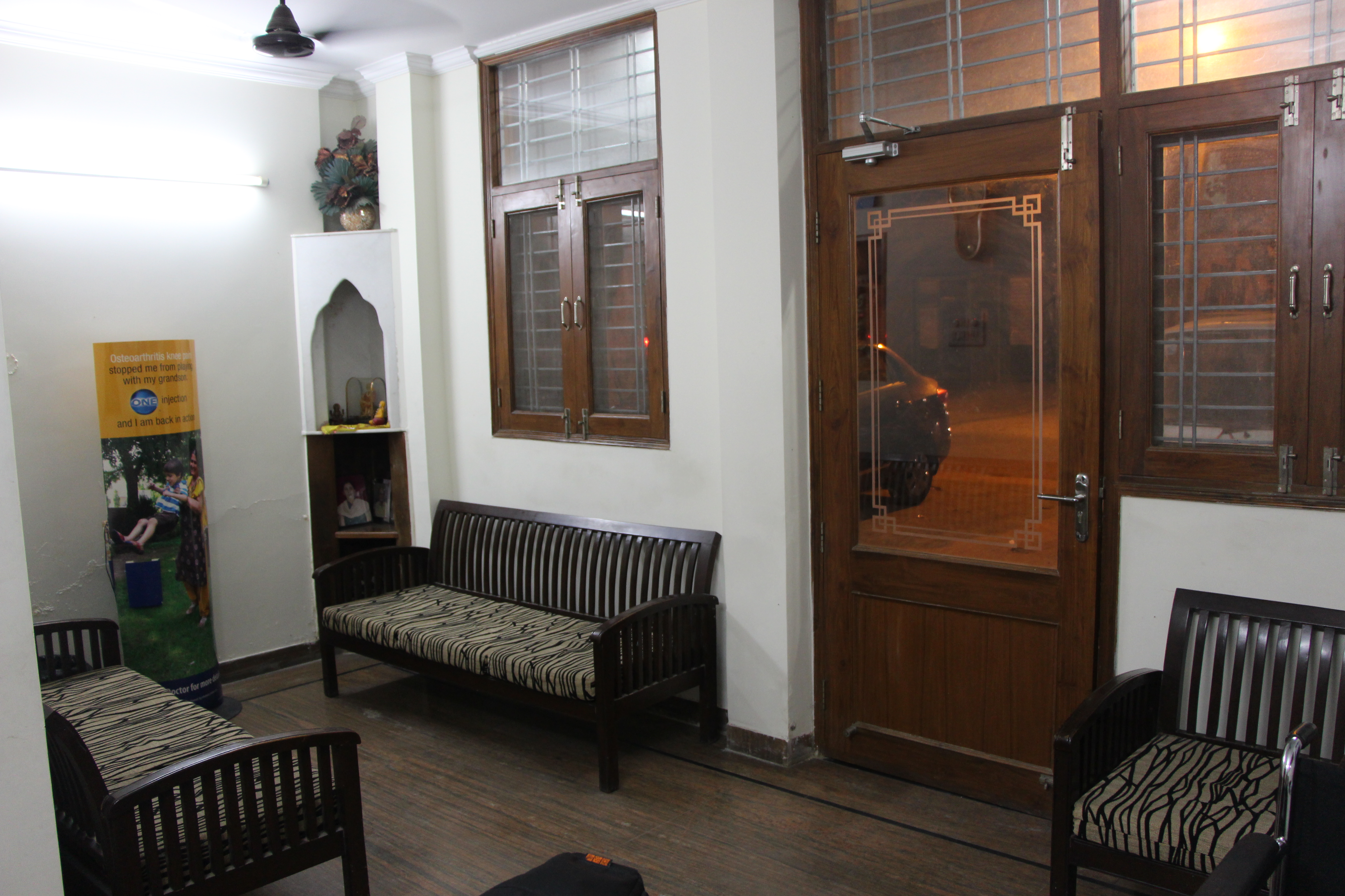 Waiting Area at Dr. V K Sahni Clinic Pitampura Delhi