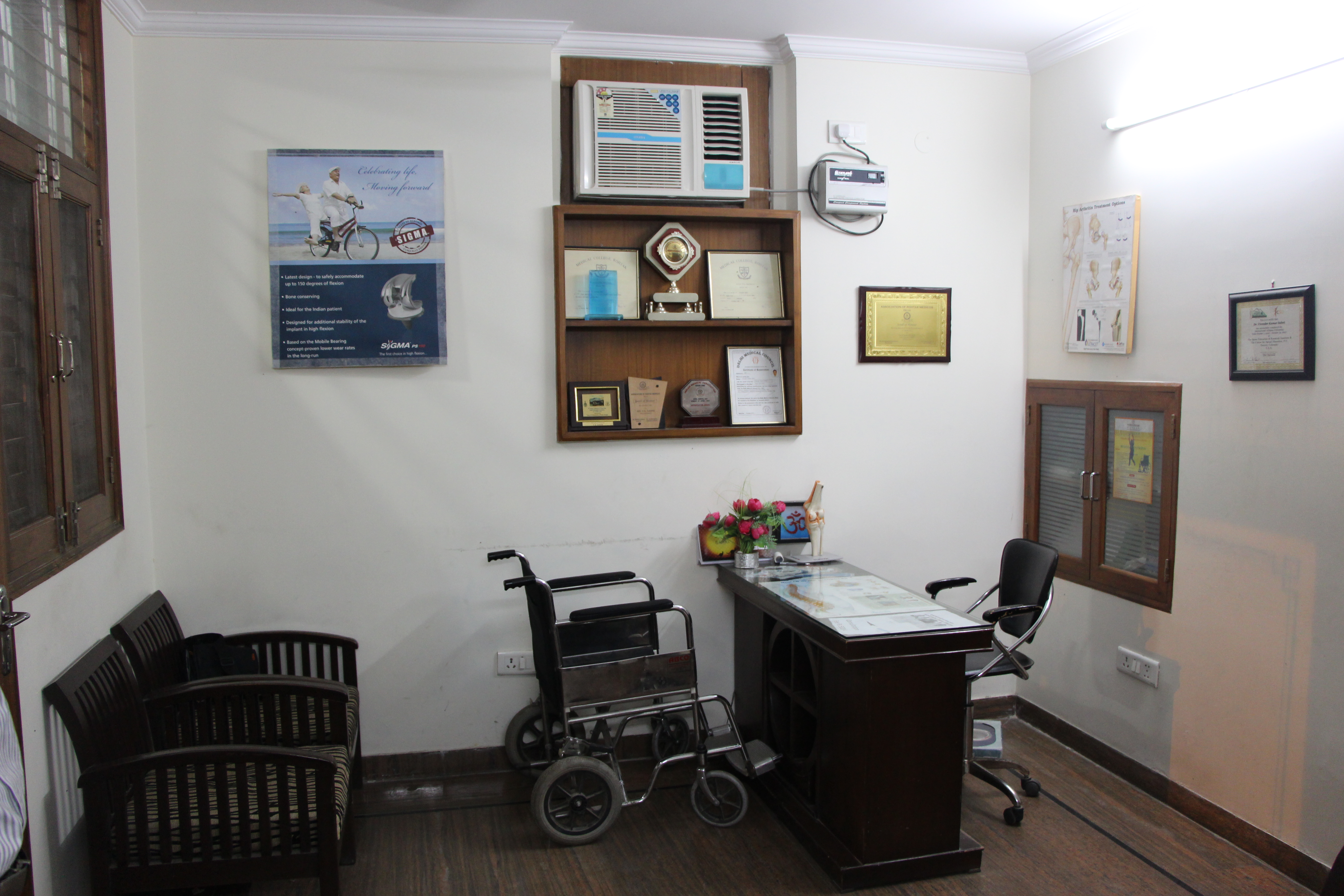 Reception at Dr. V K Sahni Clinic Pitampura Delhi