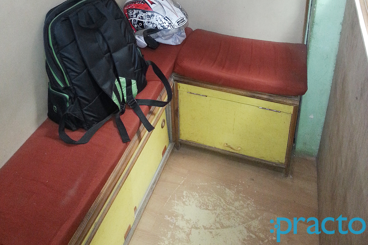 Waiting Area at Kamla Dental & X-Ray Clinic Gurdwara Lucknow