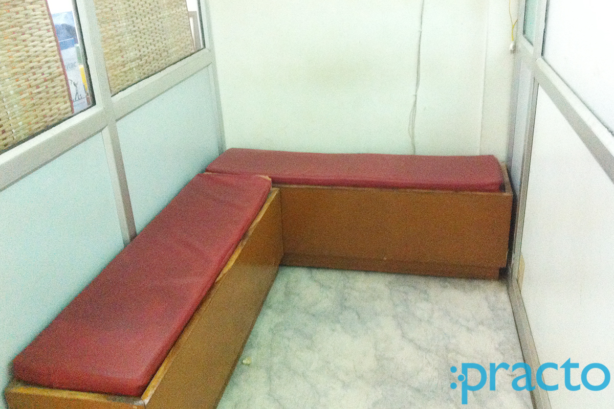 Waiting Area at Archana Agrawal Clinic Bangla Bazar Lucknow