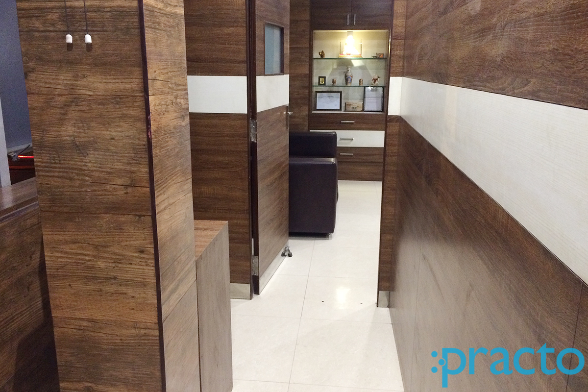 Entrance at Manish E.N.T Centre Alambagh Lucknow