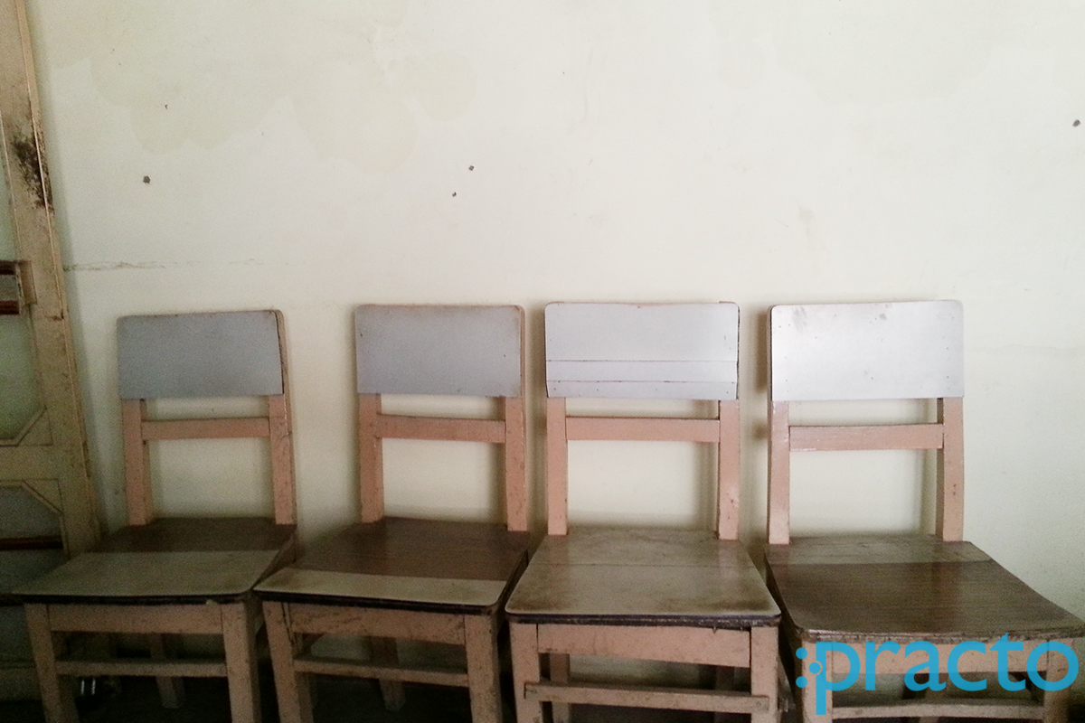Waiting Area at Santosh Clinic Rajajipuram Lucknow