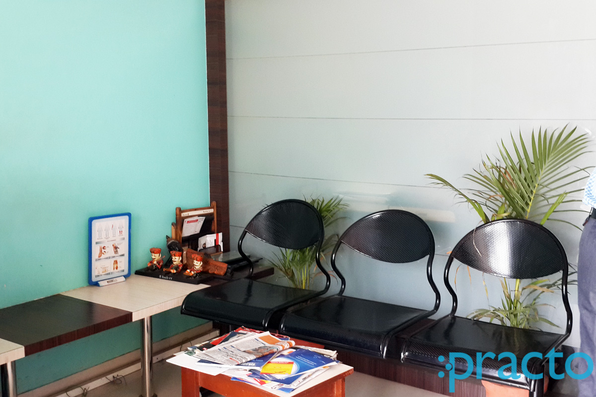 Waiting Area at Mauli Clinic Pandit Colony Nashik