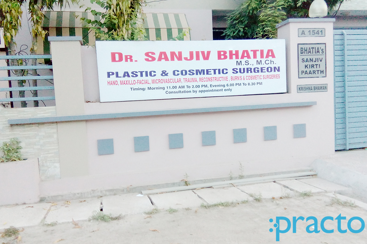 Entrance at Dr. Sanjiv Bhatia Indira Nagar Lucknow