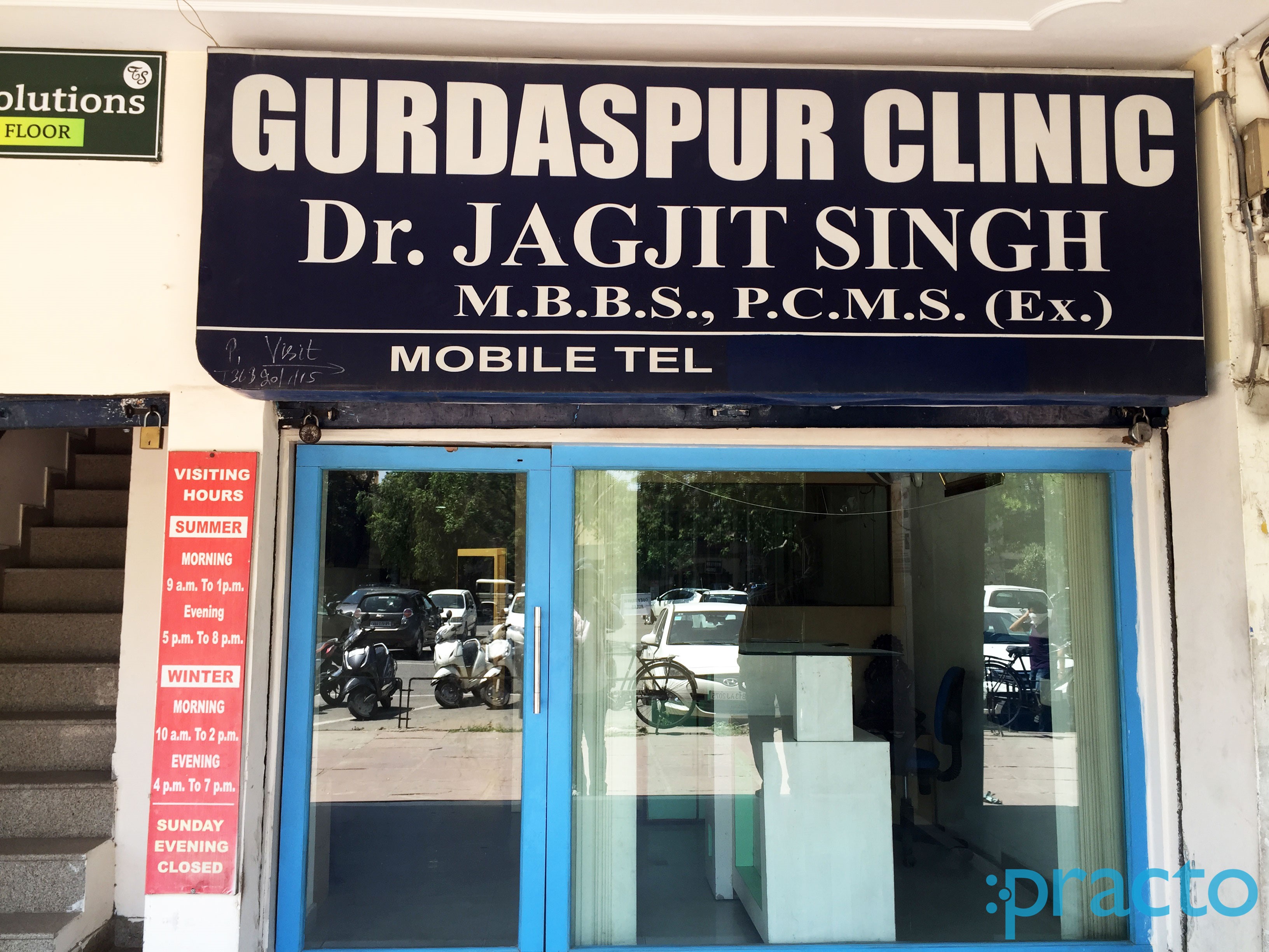 Entrance at Your Family Clinic Sector-61 Mohali
