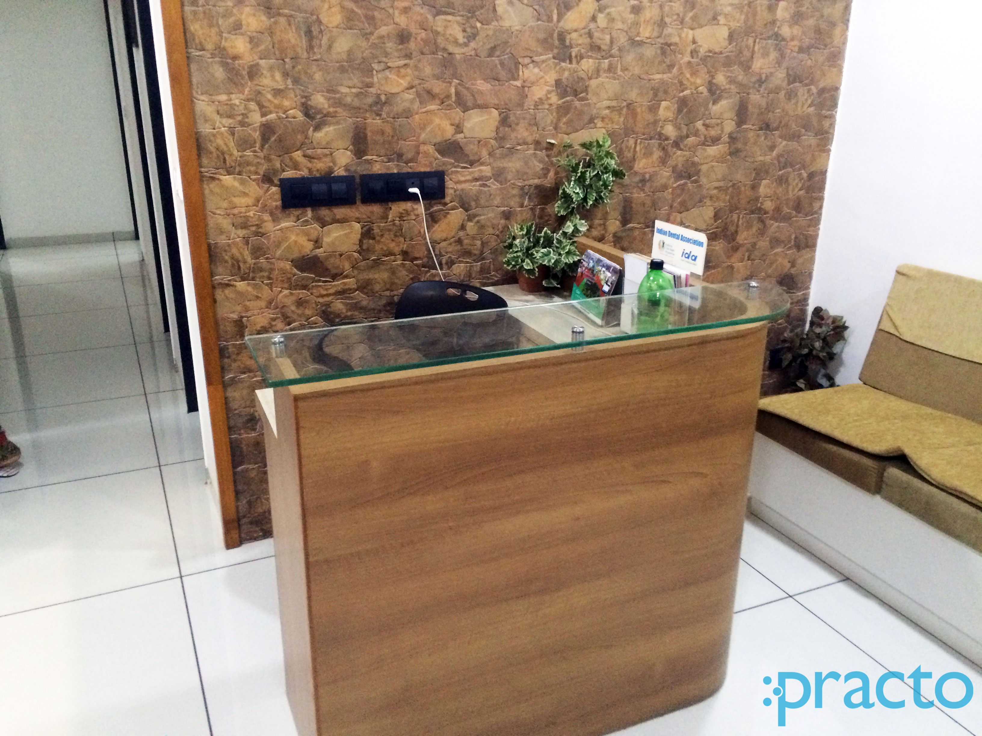 Reception at Pushpam Dental Clinic Akota Vadodara