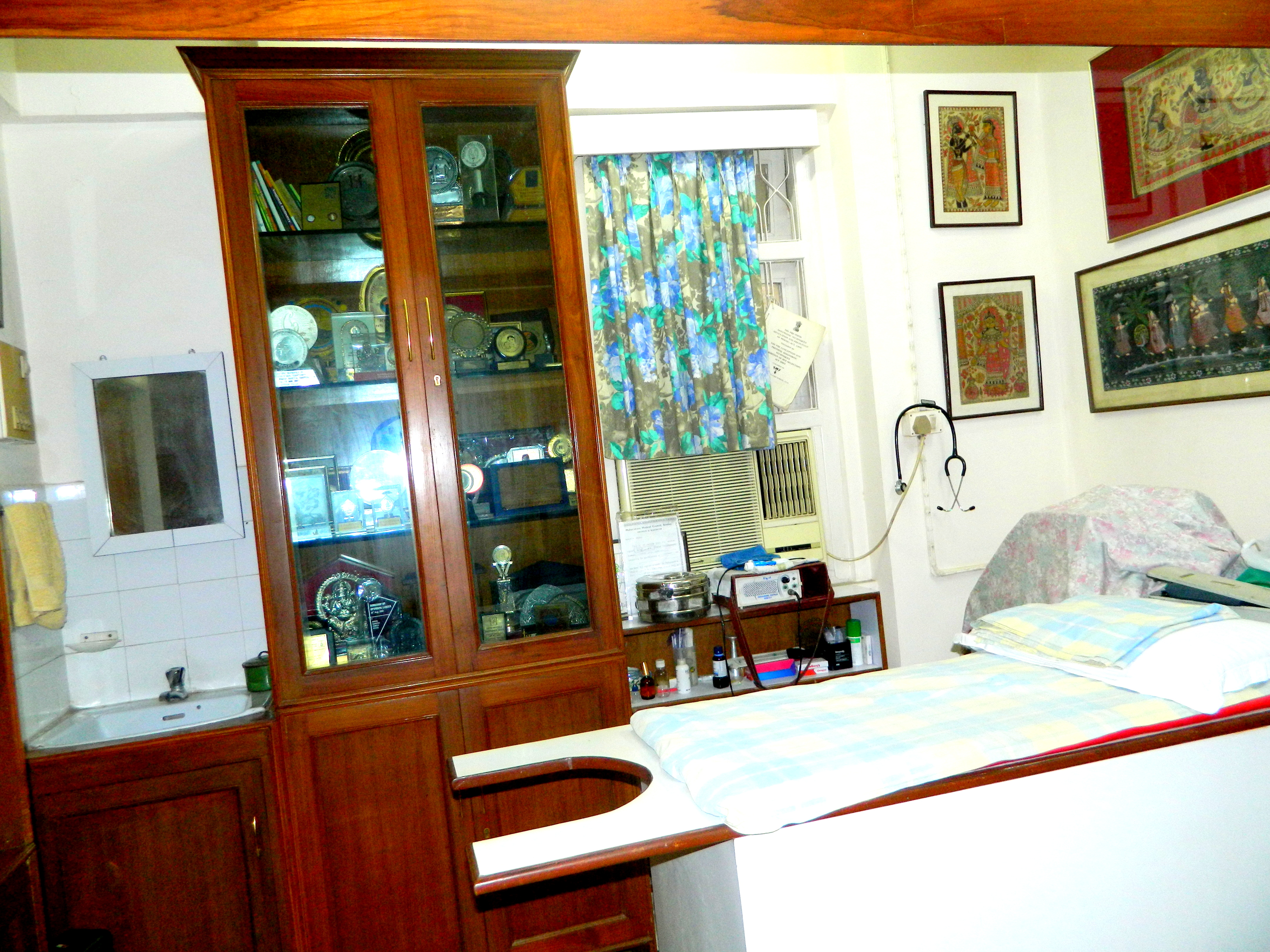 Dr. Shyam V Desai  Daftary Total Care Clinic Juhu Mumbai