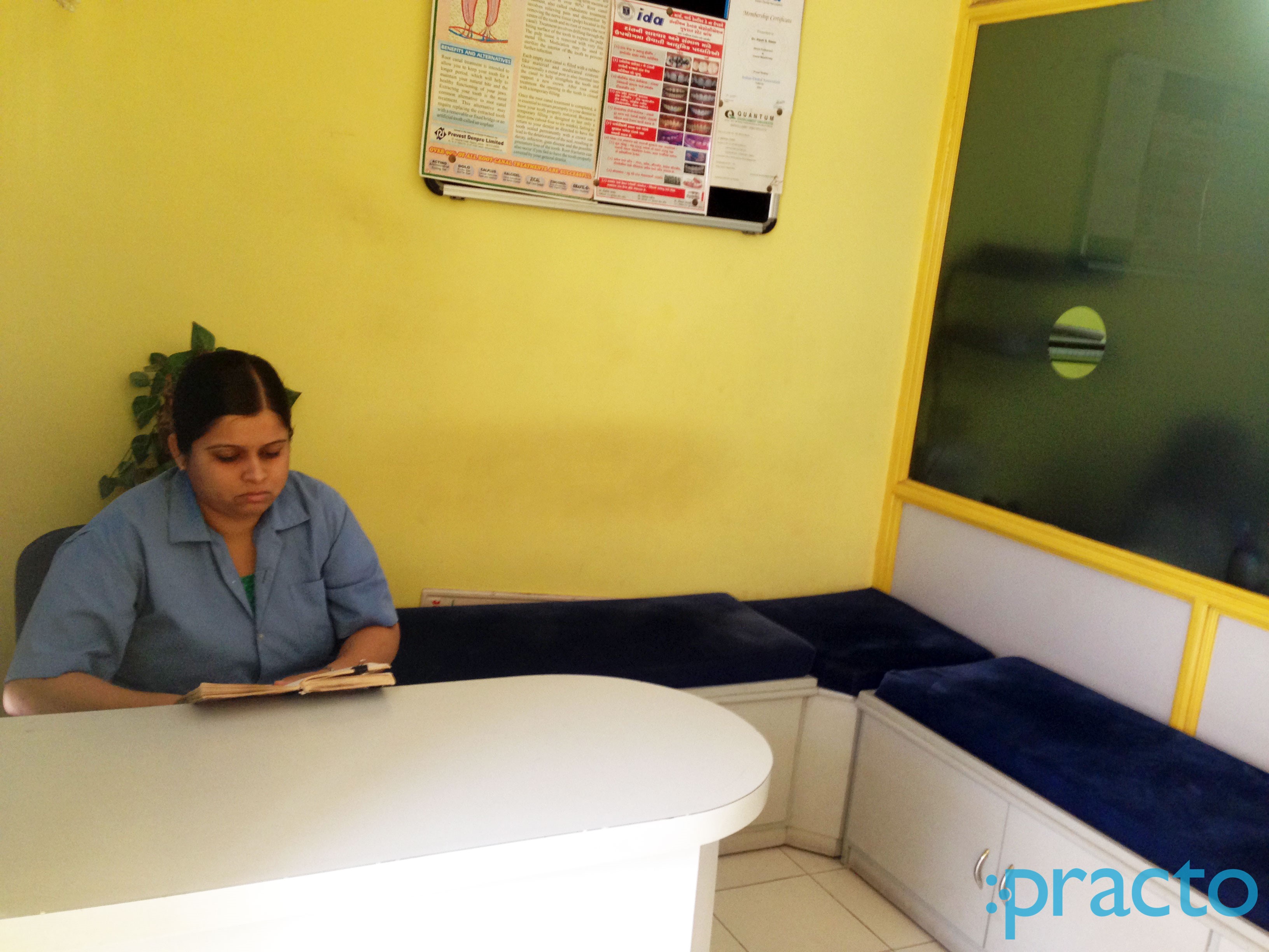 Reception at Dr. Dyuti Desai Dental Clinic Subhanpura Vadodara