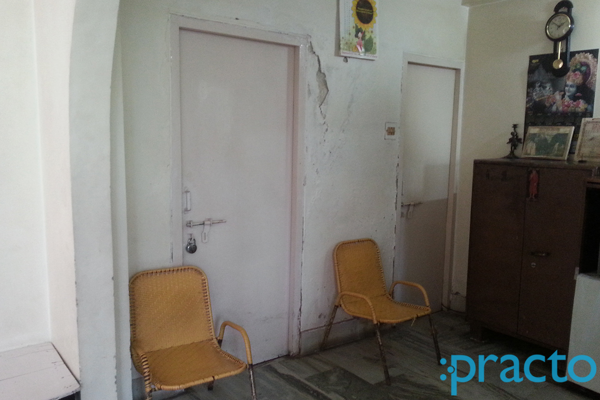 Waiting Area at G.M. Garg Clinic Golaganj Lucknow