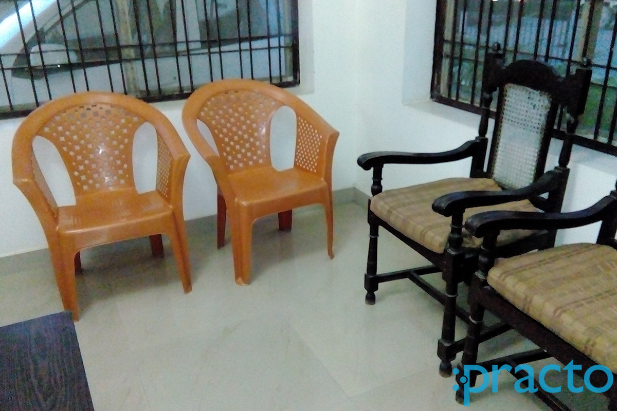 Waiting Area at Anil Kumar Clinic Aliganj Lucknow