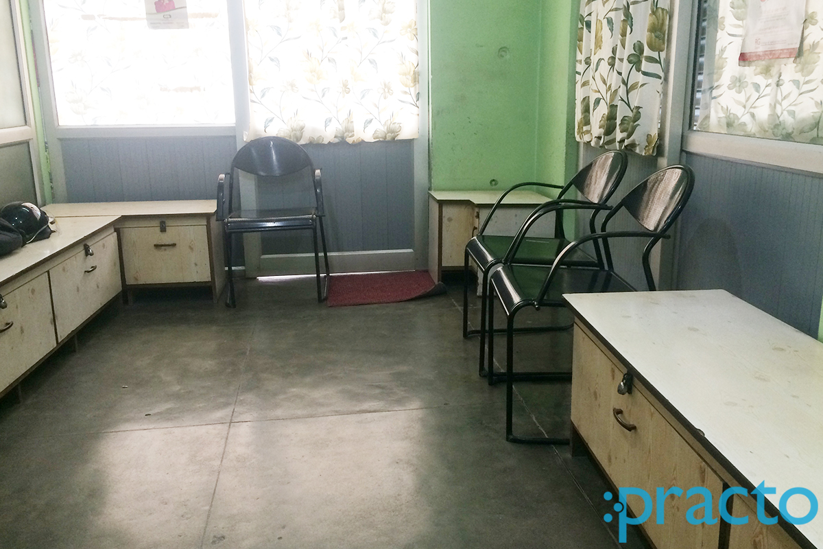 Waiting Area at Dikshit Dental Clinic Alambagh Lucknow