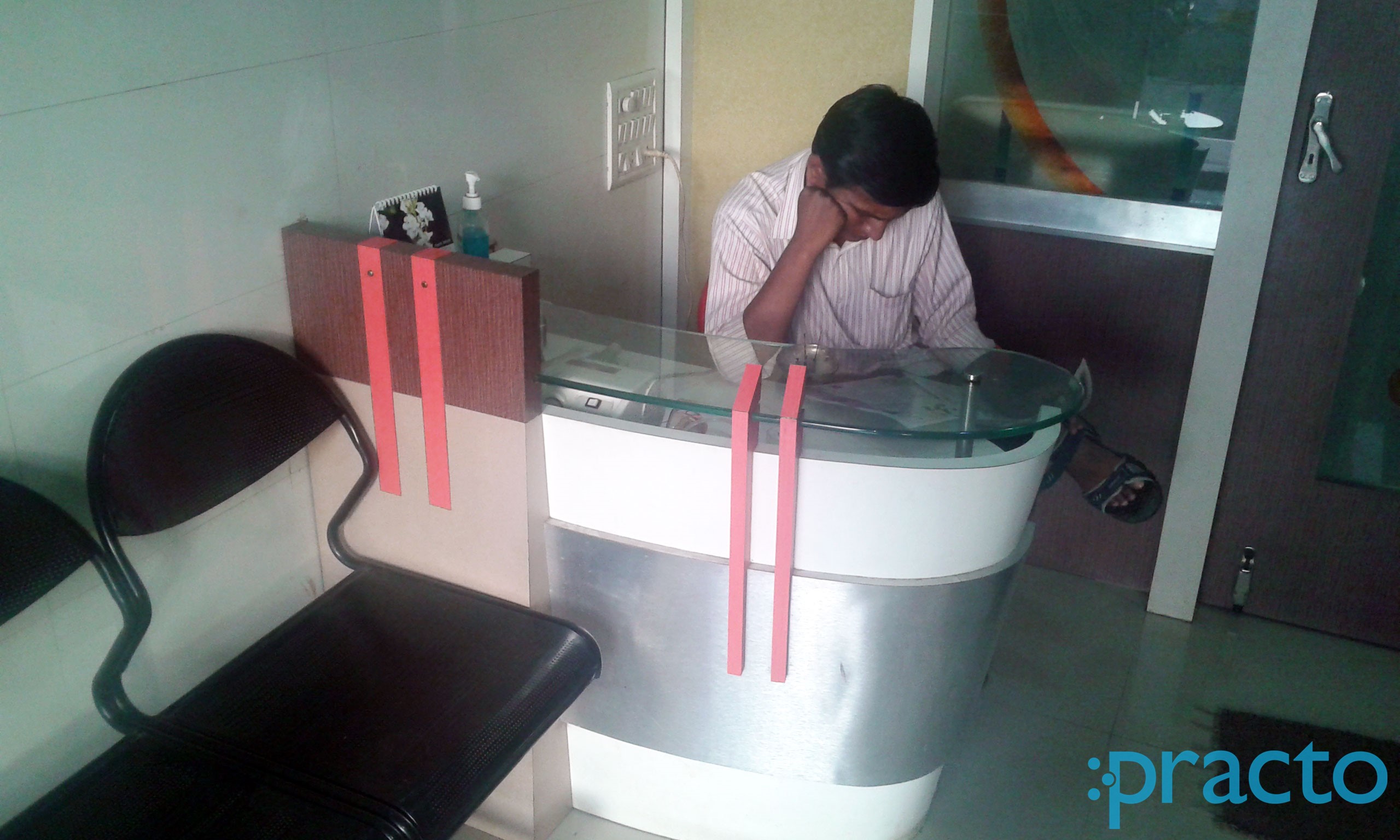 Reception at Echamani Clinic Gandhi-upnagar Nashik