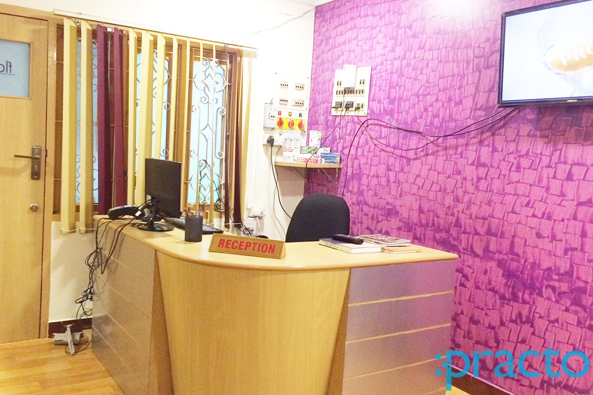 Reception at Floss N Gloss Dental Care Valasaravakkam Chennai