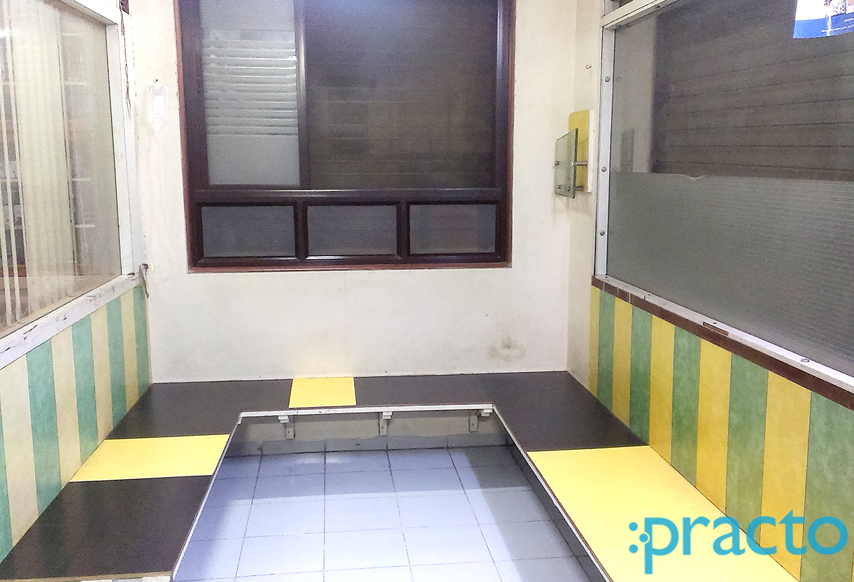 Entrance at Qutbi Clinic Dwarka Corner Nashik