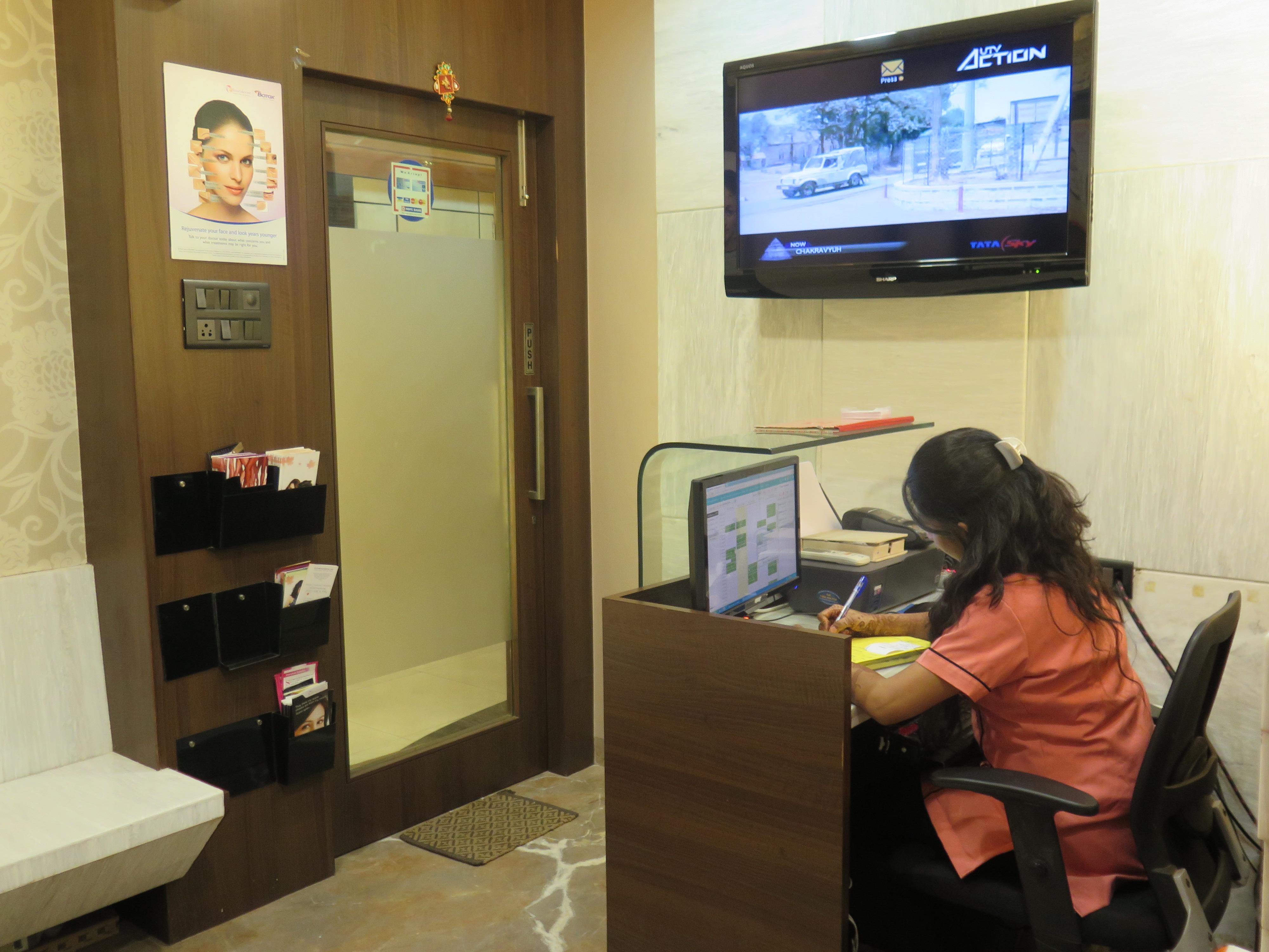 Dr. Meghna Mour face and skin clinic Vileparle East Mumbai