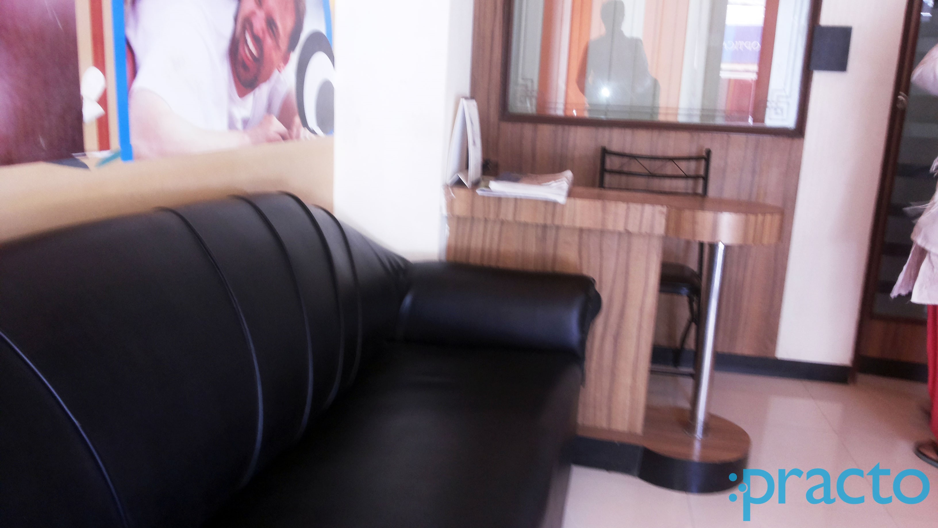 Reception at Sheenam's Specialty Dental Clinic & Dental Implant Centre Shahaganj Aurangabad