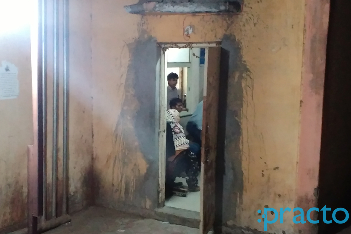 Entrance at Dr. Abdul Hameed Clinic Arera Colony Bhopal