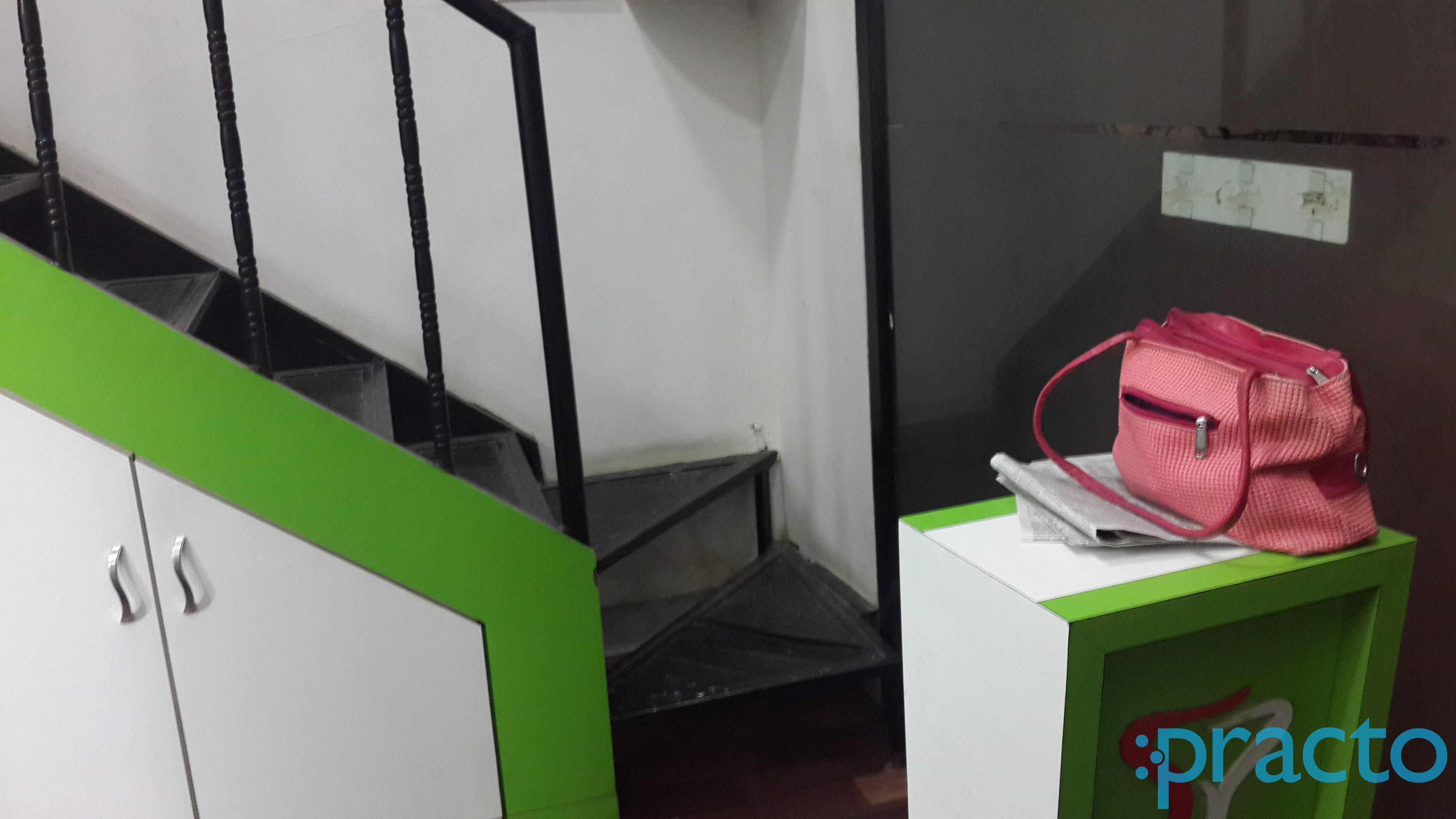 Reception at 32 Dental Clinic Wanowrie Pune