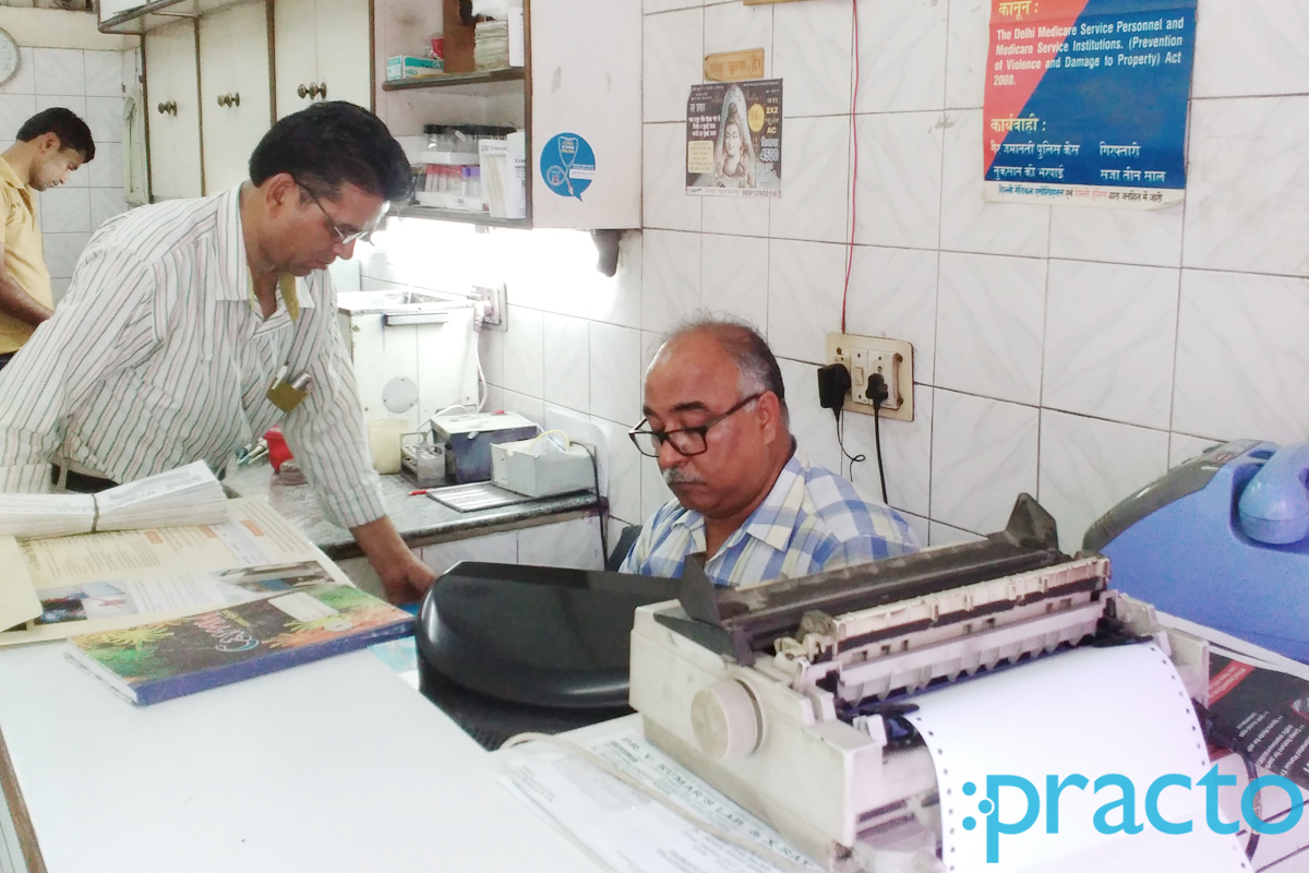 Reception at DR. V. Kumar's Lab. & X-Ray Hari Nagar Delhi