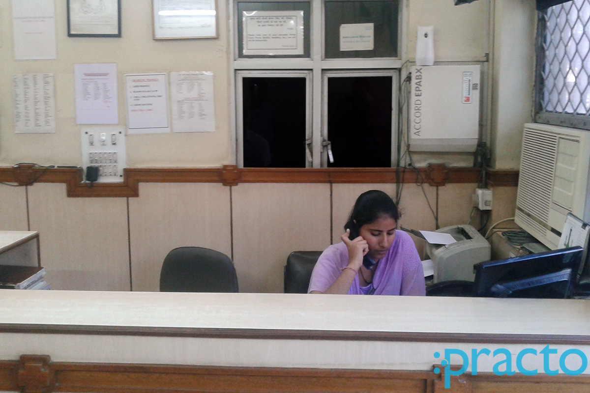 Reception at DR. Anil Gupta's Diagnostics Centre Adarsh Nagar Delhi