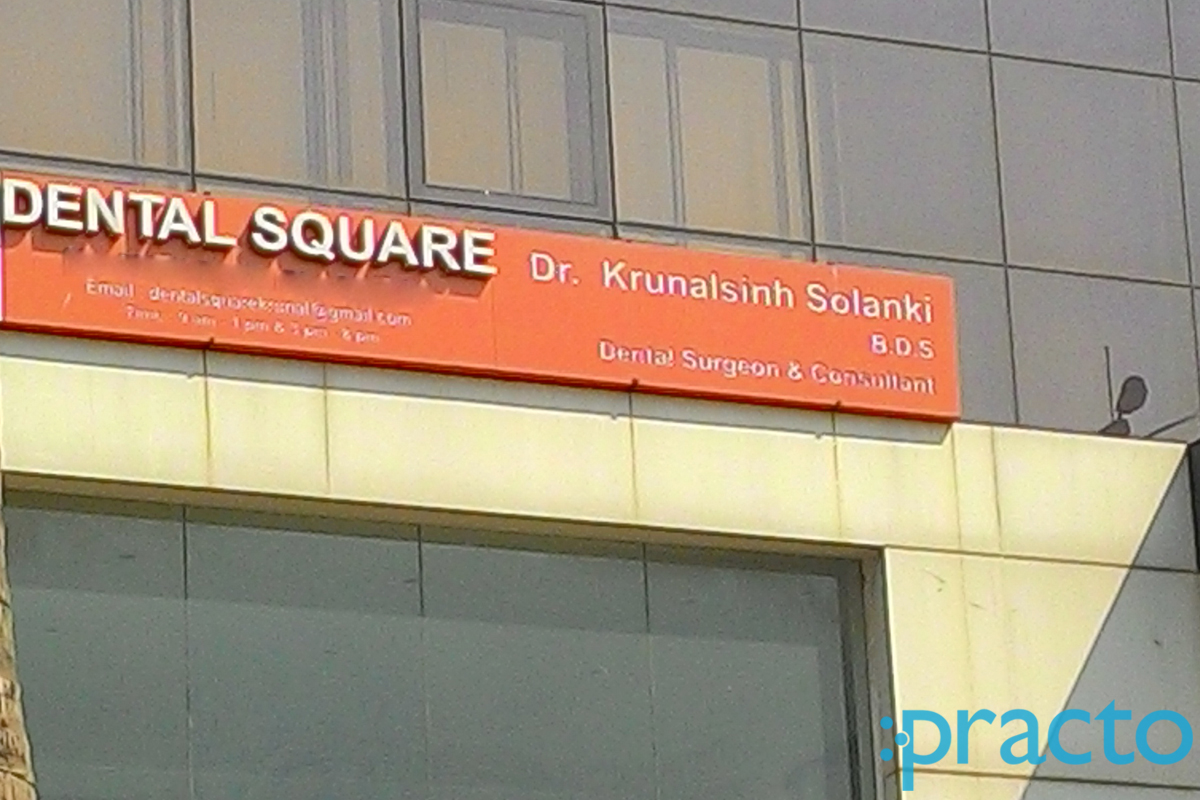 Entrance at Dental Square Clinic Puna Surat